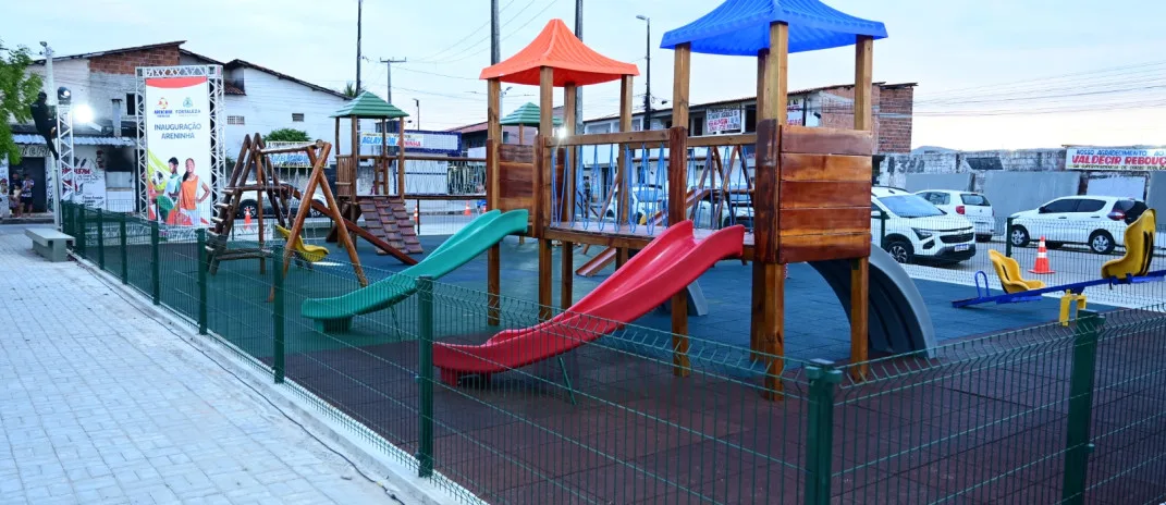 Espaço de lazer infantil e academia ao ar livre em Batoque, Aquiraz