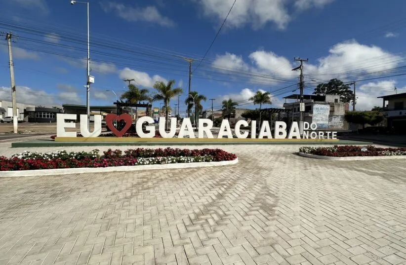 Caminhão da Mamografia estacionado realizando atendimentos de saúde preventiva.