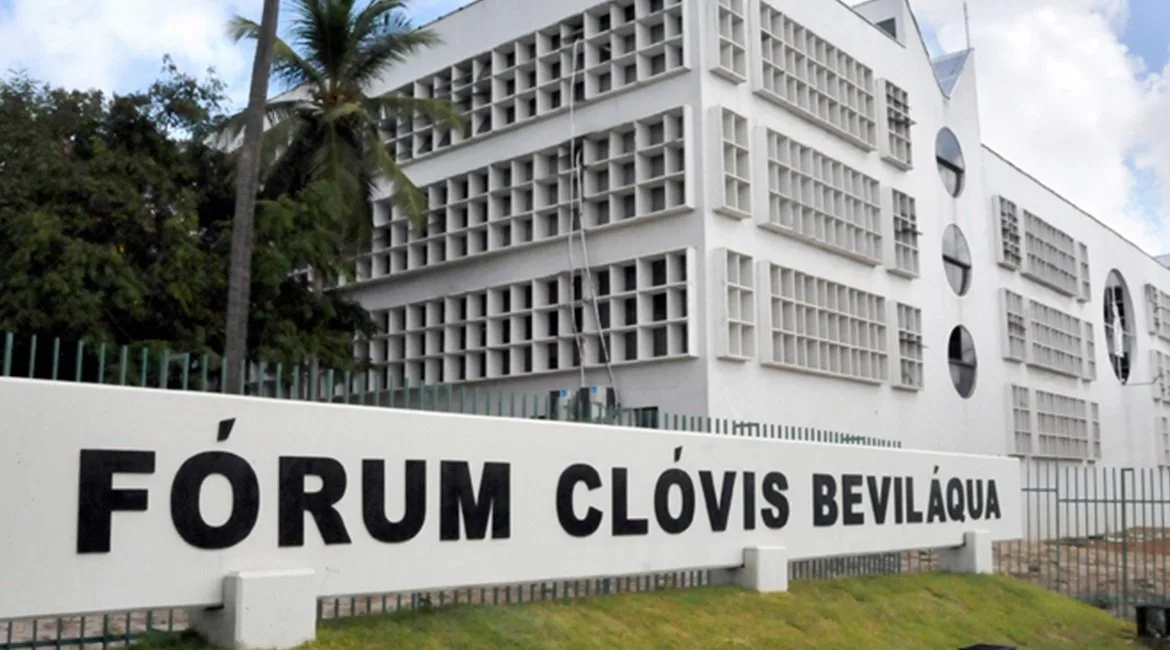 Fachada do Fórum Clóvis Beviláqua, local onde ocorrerá o julgamento.
