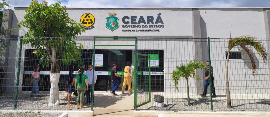 Fachada e interior da nova unidade do Detran-CE no bairro Jurema.