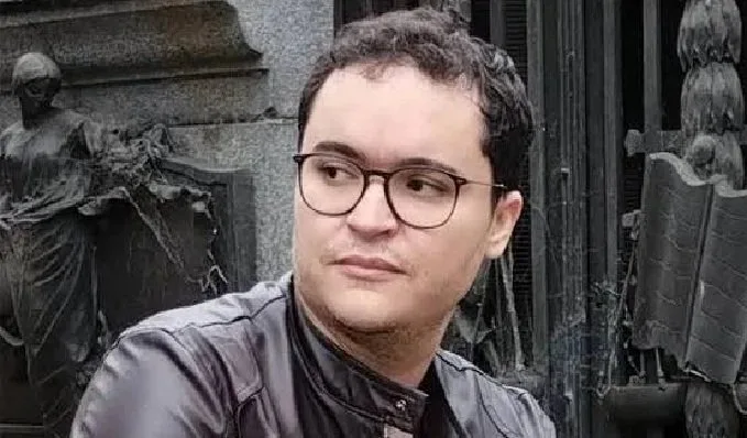 Foto de Nina Rizzi, poeta e professora finalista do Prêmio Jabuti 2026.