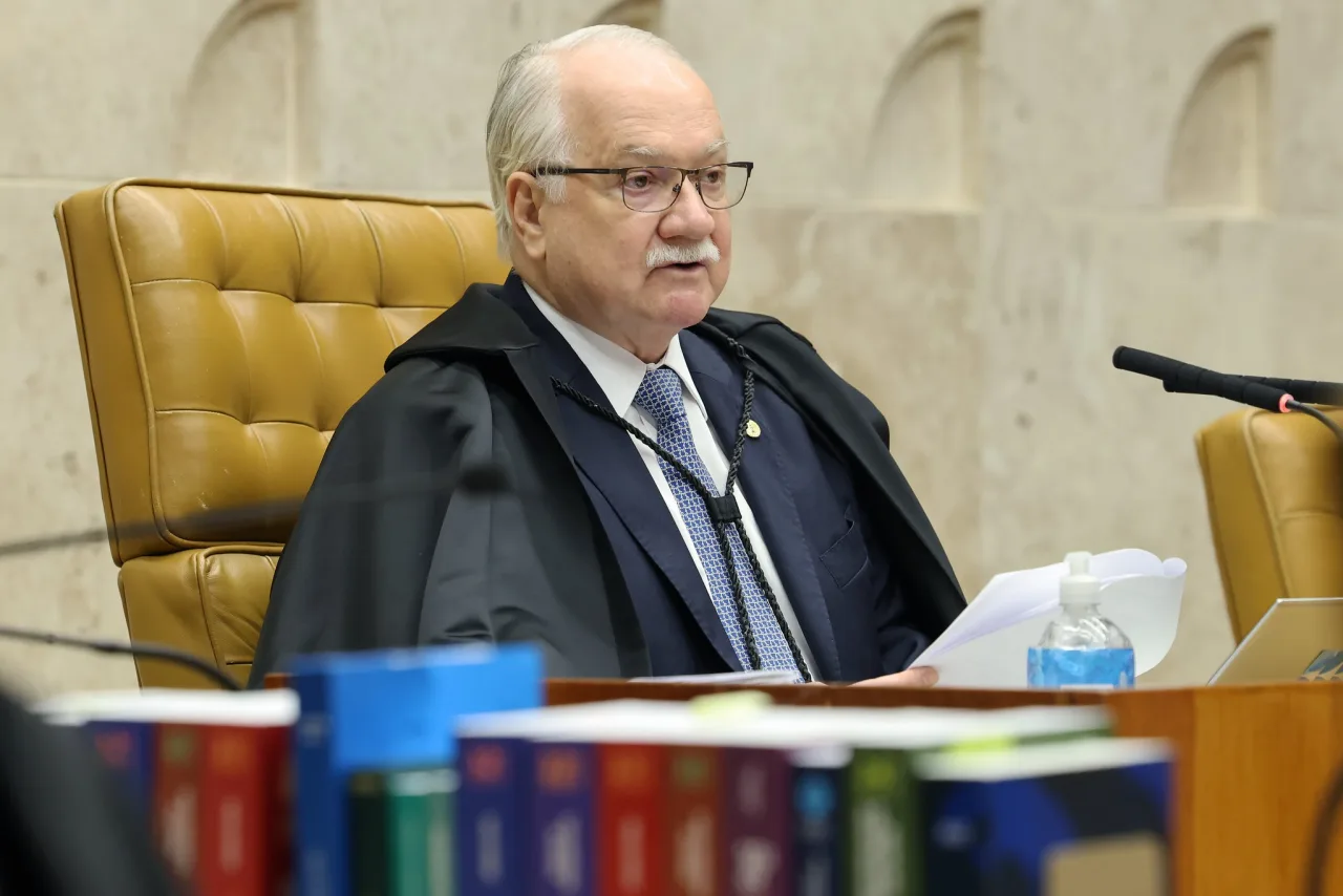 Ministro Edson Fachin durante sessão do STF.