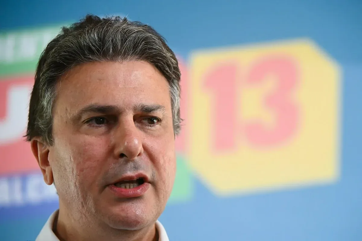 Camilo Santana em coletiva de imprensa sobre a campanha de Luiz Inácio Lula da Silva.