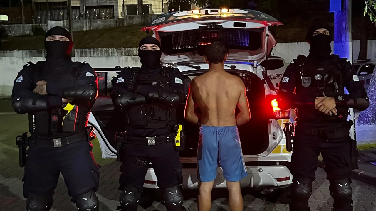 Foto da viatura e agentes da Guarda Municipal de Fortaleza atuando em ocorrência no bairro Padre Andrade