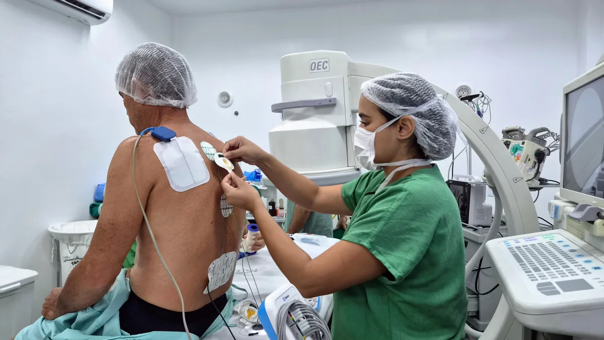 Equipamentos médicos de ponta instalados na nova sala de eletrofisiologia do Hospital de Messejana.