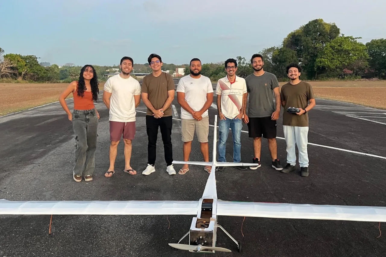 Equipe Maracanã Aerodesign preparando protótipo de avião para competição no ITA.