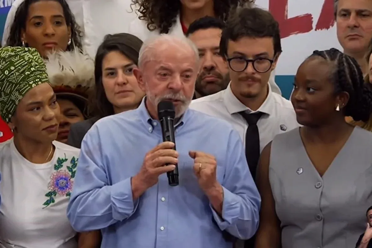 Presidente Lula em reunião com parlamentares