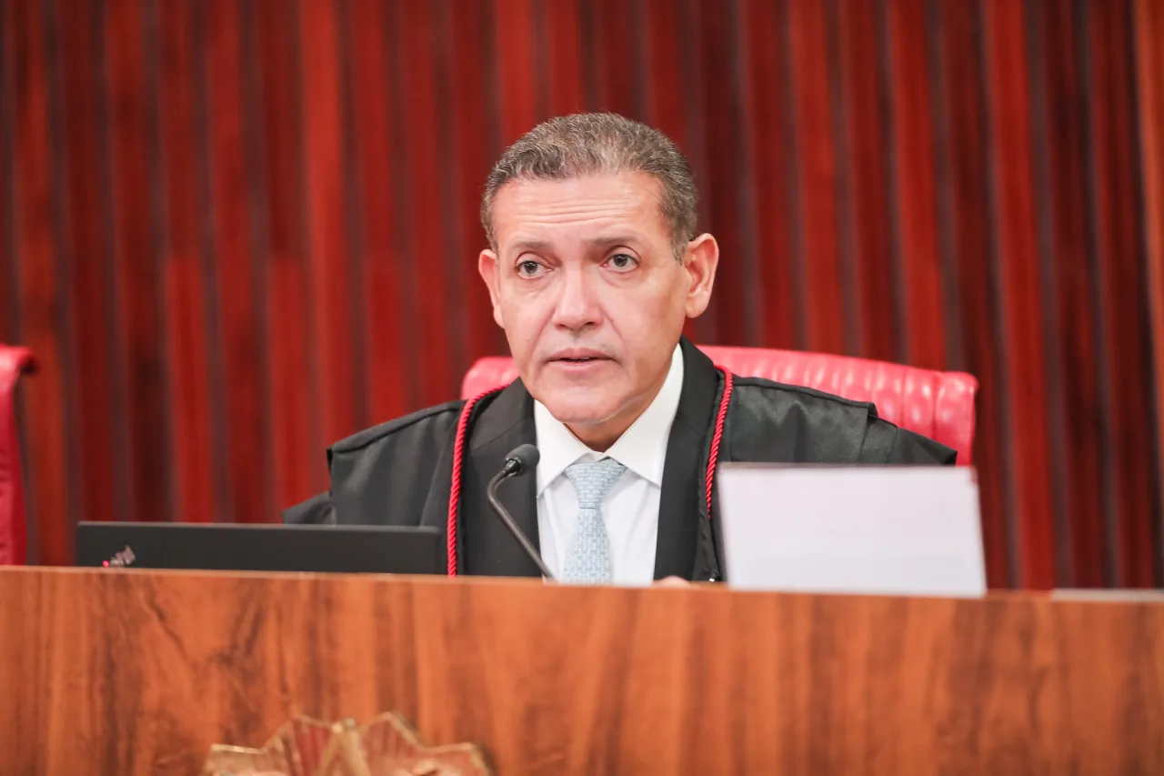 Ministro Kassio Nunes Marques em sessão no Tribunal Superior Eleitoral.