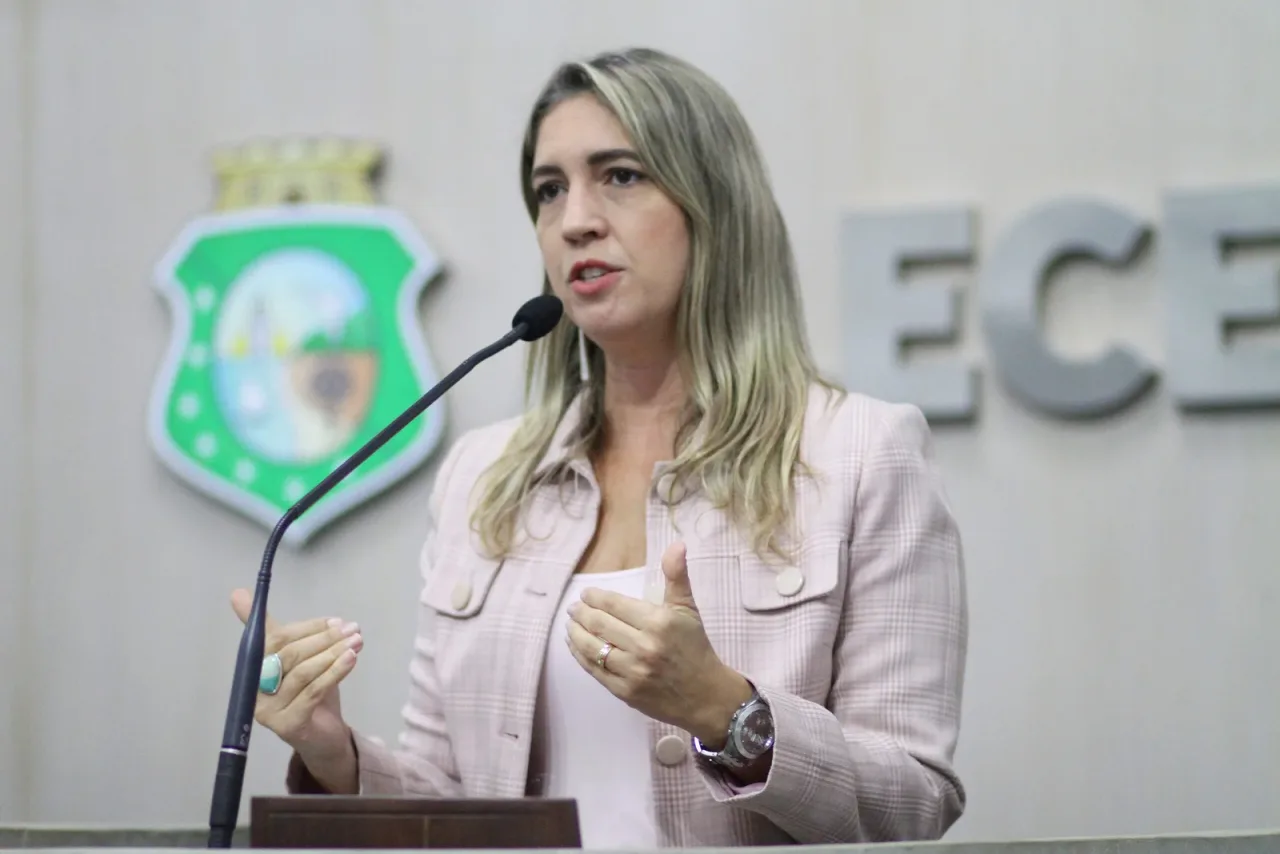 Fachada do Anexo II da Assembleia Legislativa do Estado do Ceará.