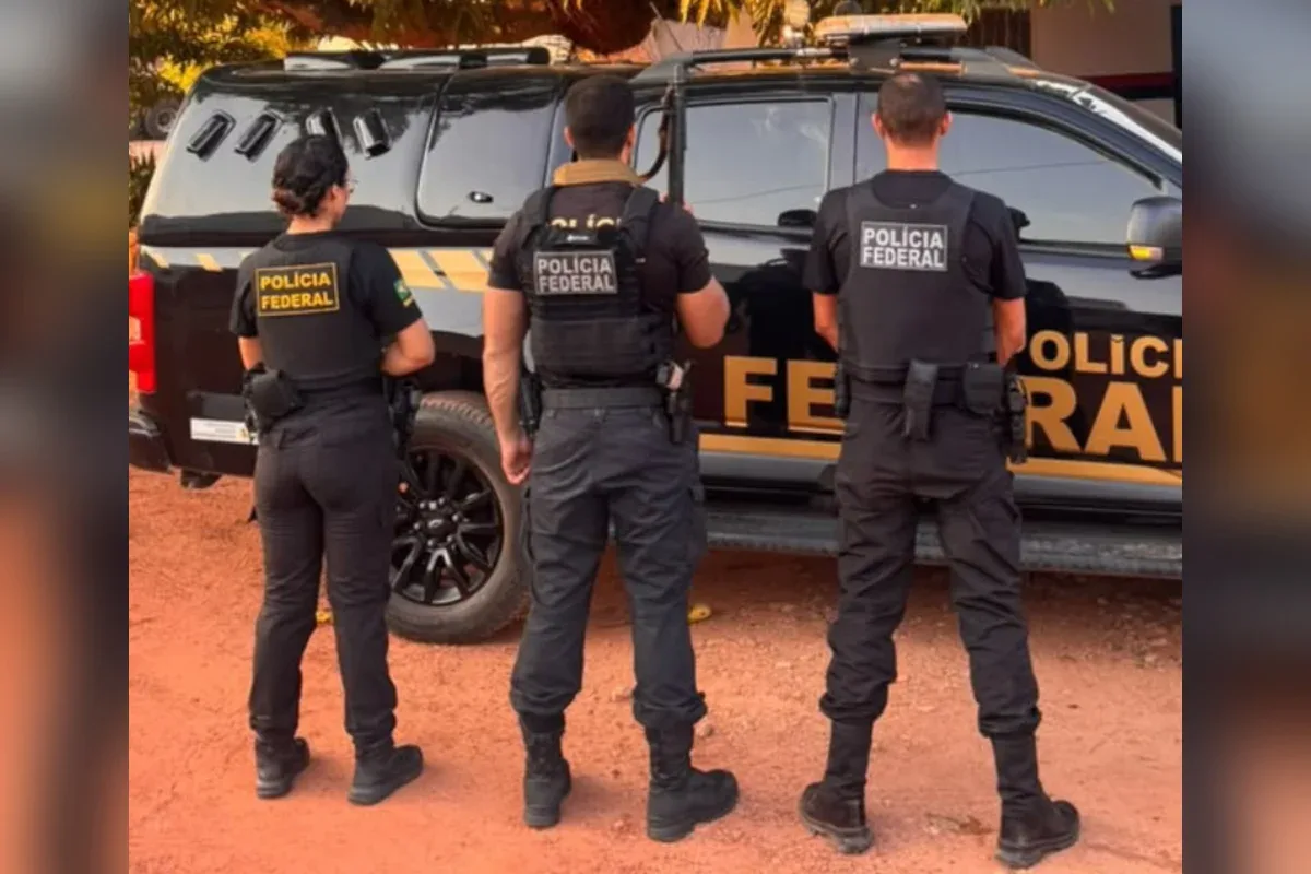 Equipes da Polícia Federal durante o cumprimento de mandados da Operação Iscariotes.