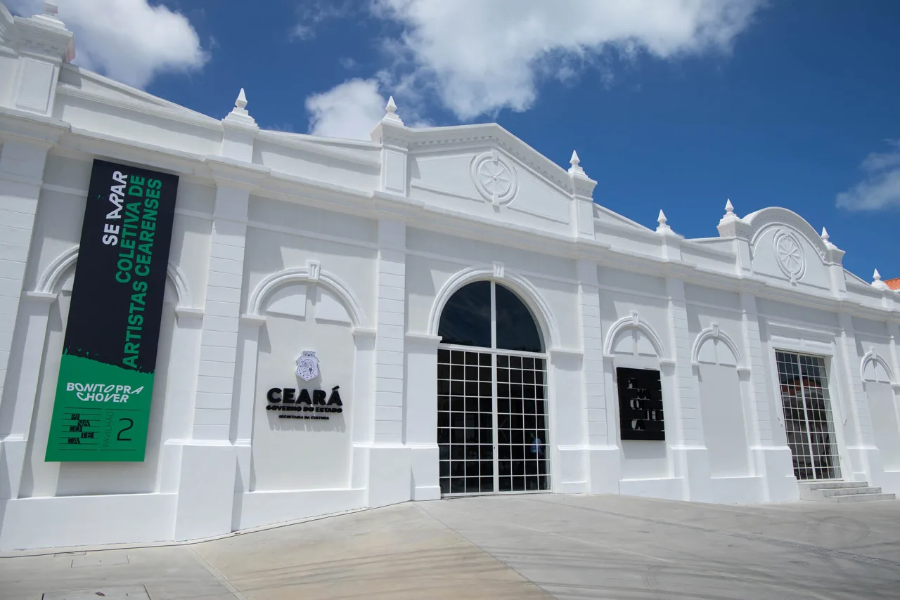 Participantes em atividades formativas na Pinacoteca do Ceará.