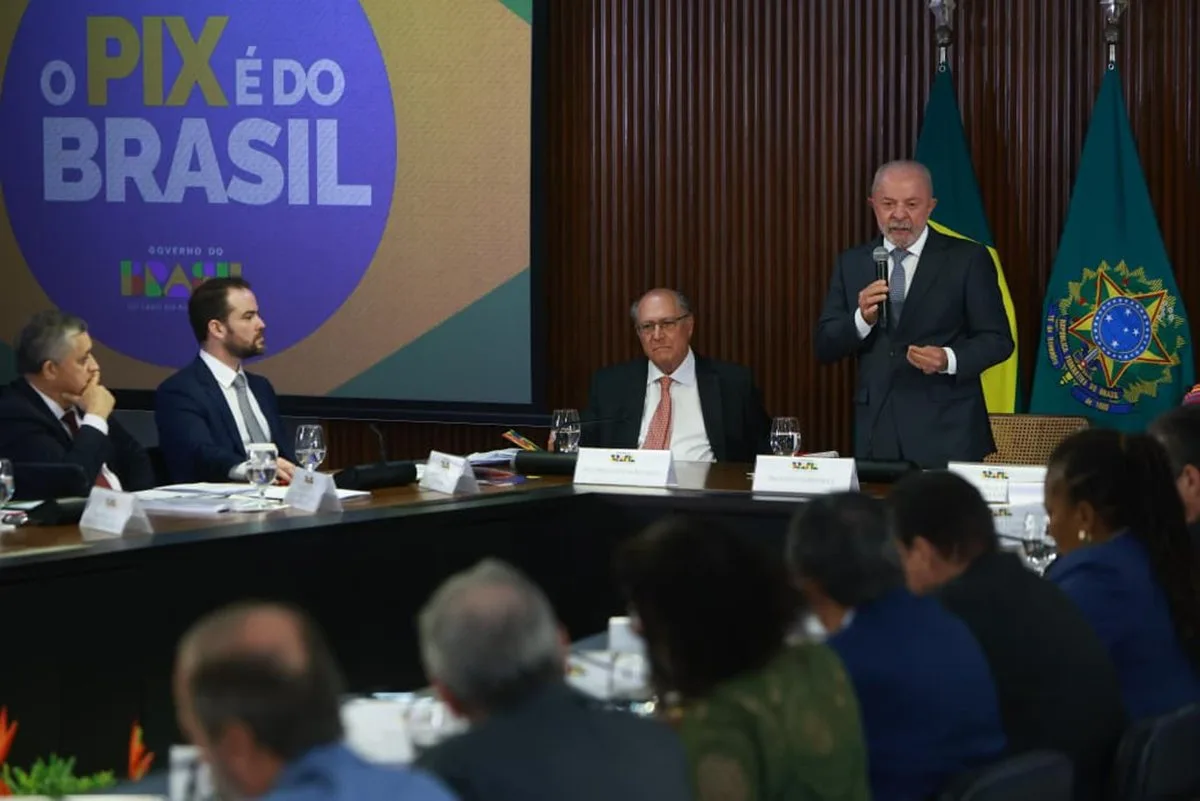 Ministros do governo Lula durante reunião ministerial em Brasília.