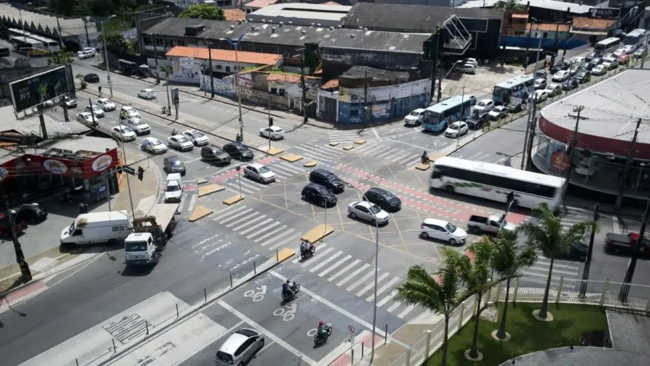 Cruzamento viário em Fortaleza onde será construído um novo túnel.