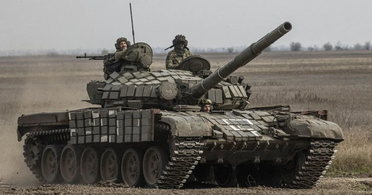 Edifícios danificados após ataques na região do conflito entre Rússia e Ucrânia.