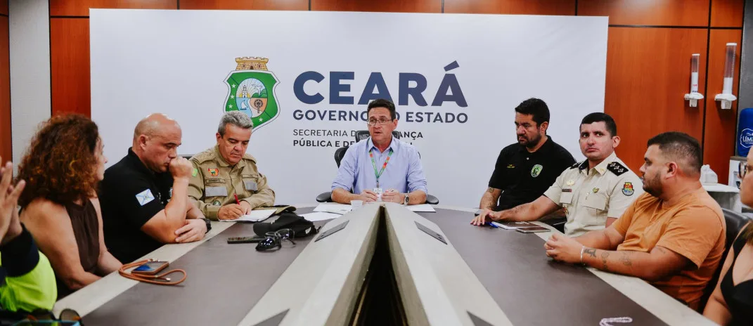 Membros da SSPDS e representantes municipais em reunião de planejamento no Cisp em Fortaleza.