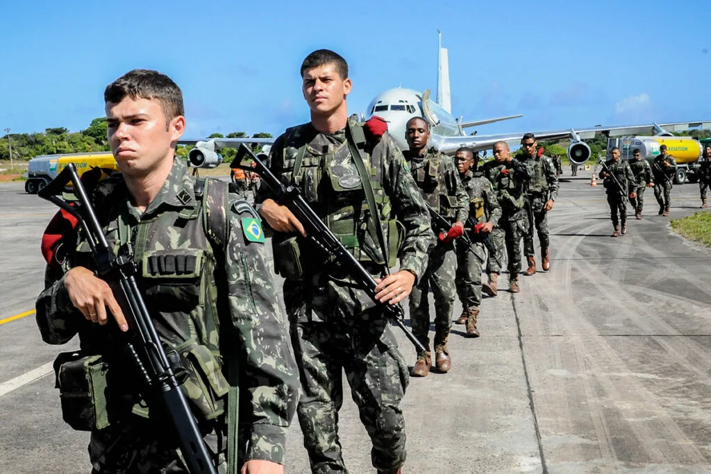 Agentes das forças de segurança em operação durante período eleitoral no Ceará.