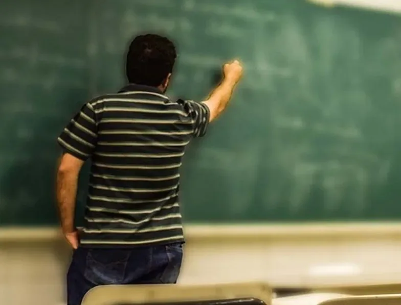 MP aciona Justiça para obrigar Prefeitura de Sobral a convocar aprovados em concurso para professor efetivo do município