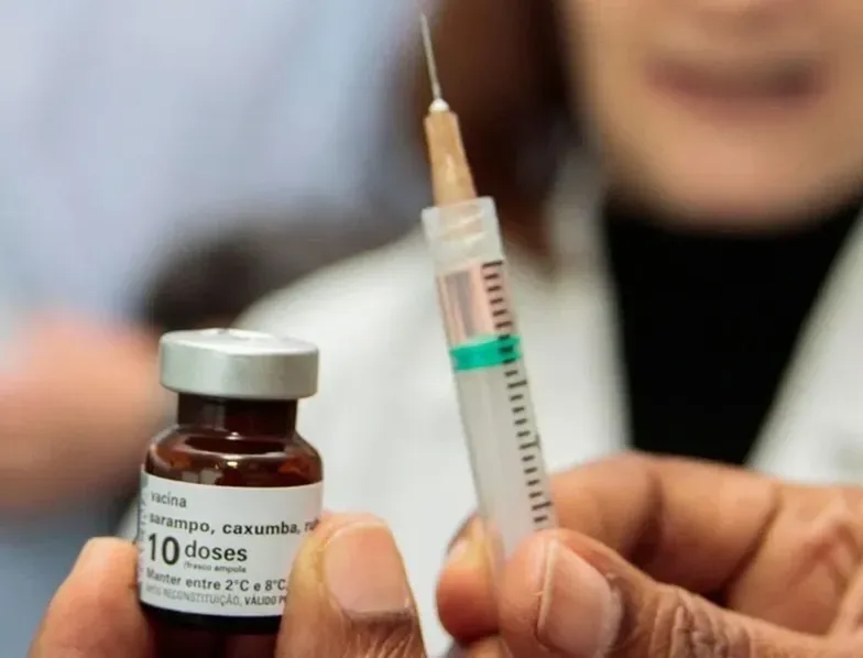 AstraZeneca afirma que vacina ainda é possível para este ano