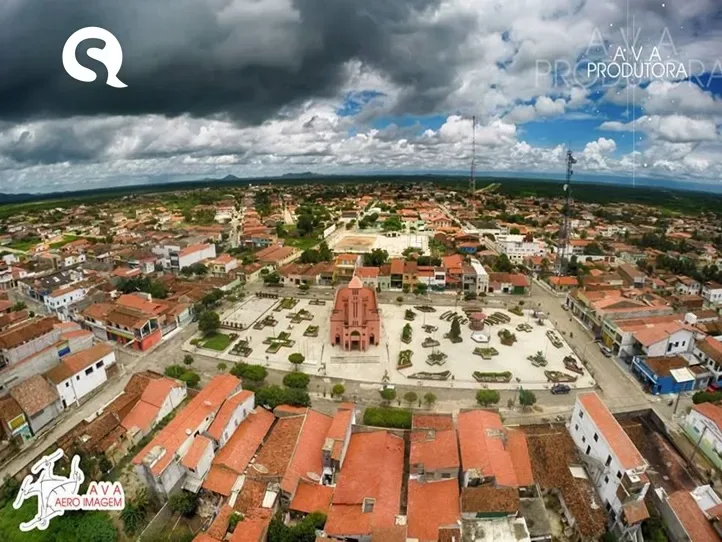 Forte chuva em Hidrolândia, no Ceará, invade casas, comércios e deixa pelo menos 40 famílias desalojadas