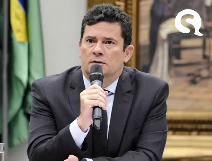 Bolsonaro tenta trocar diretor-geral da PF e Moro resiste