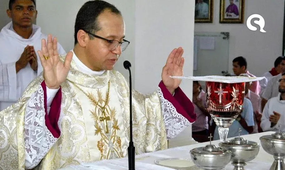 Bispo presenteia Padre com relógio Rolex de valor superior a R$ 125 mil