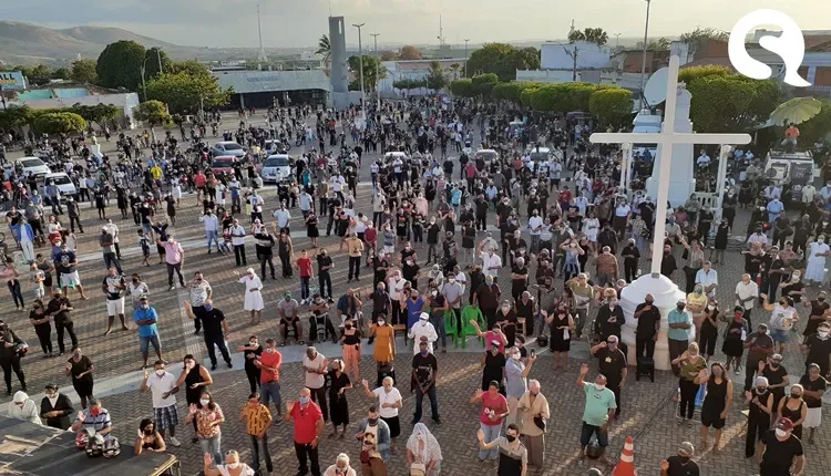 Após seis meses sem celebrações presenciais, devotos participam da 1ª missa em homenagem a Padre Cícero no Cariri
