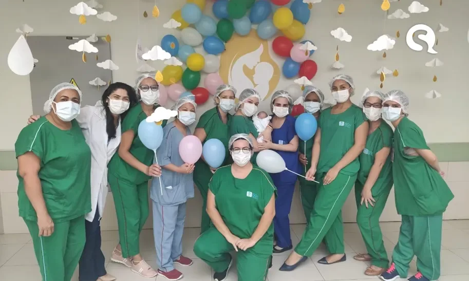 Bebê prematuro recebe alta após mais de 100 dias internado