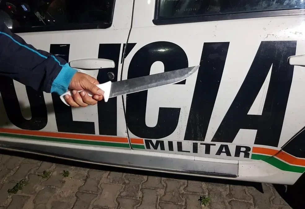 Ciclista armado com facão é preso momentos após assaltar mulher em avenida de Fortaleza