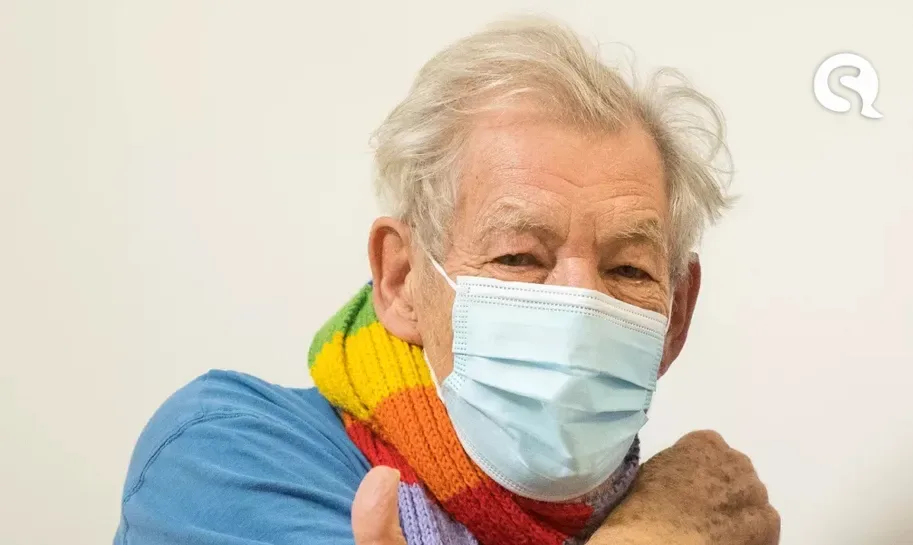 Ian McKellen é vacinado contra Covid-19: ‘Me sinto muito sortudo’