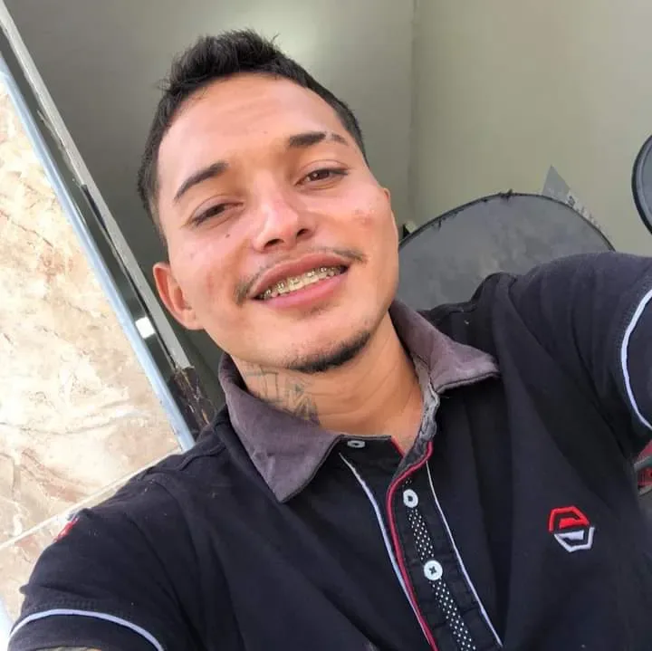 Jovem é morto a tiros e outro é ferido a faca e tiros em Santana do Acaraú