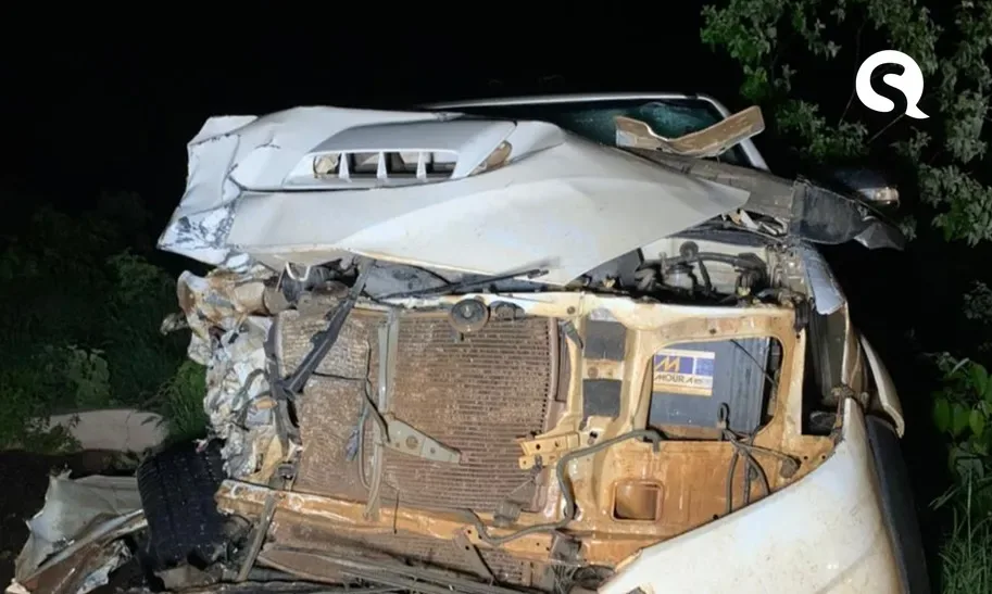 Colisão frontal entre dois veículos na BR 222 em Sobral