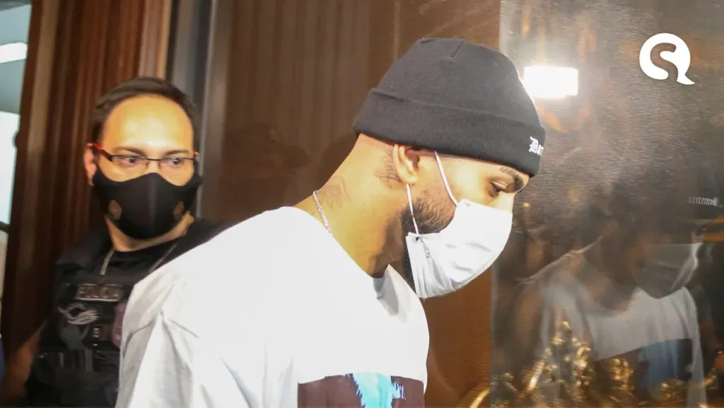 Gabigol evita prisão e paga multa de R$ 110 mil por flagrante em cassino