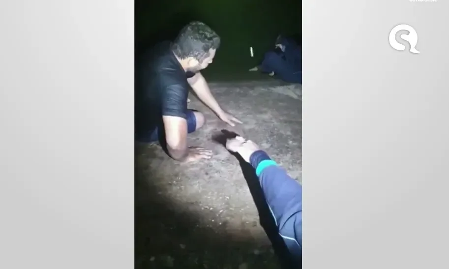 Homem e bezerro são resgatados de canal por policiais militares em Morada Nova