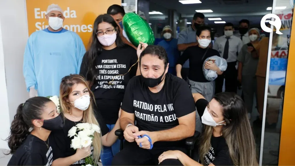 Vicente Nery recebe alta médica e faz homenagem para profissionais da saúde; veja vídeo
