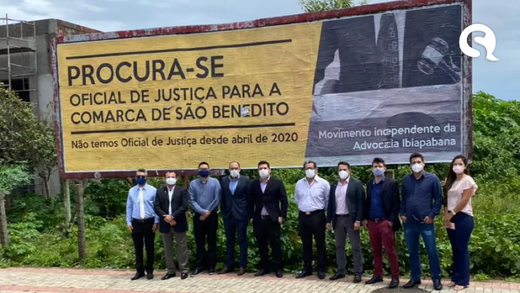 Advogados em ato de repúdio à ausência de Oficial de justiça em São Benedito, manifestam-se com a instalação de outdoors