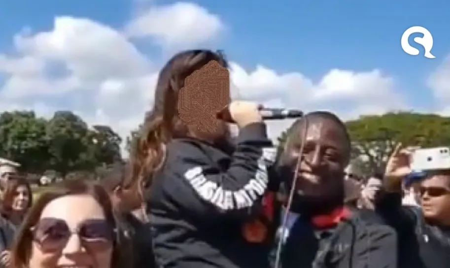 Criança recebe microfone de Bolsonaro e diz: “Quero ver o Felipe Neto na prisão”; youtuber lamenta