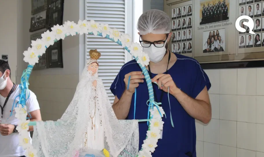 Imagem de Nossa Senhora de Fátima visita pacientes e profissionais na Santa Casa de Sobral