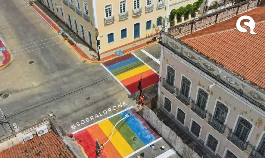 Assessor parlamentar é indiciado por incitar preconceito à comunidade LGBTQI+ após zombar das faixas de pedestre nas cores do arco-íris em Sobral