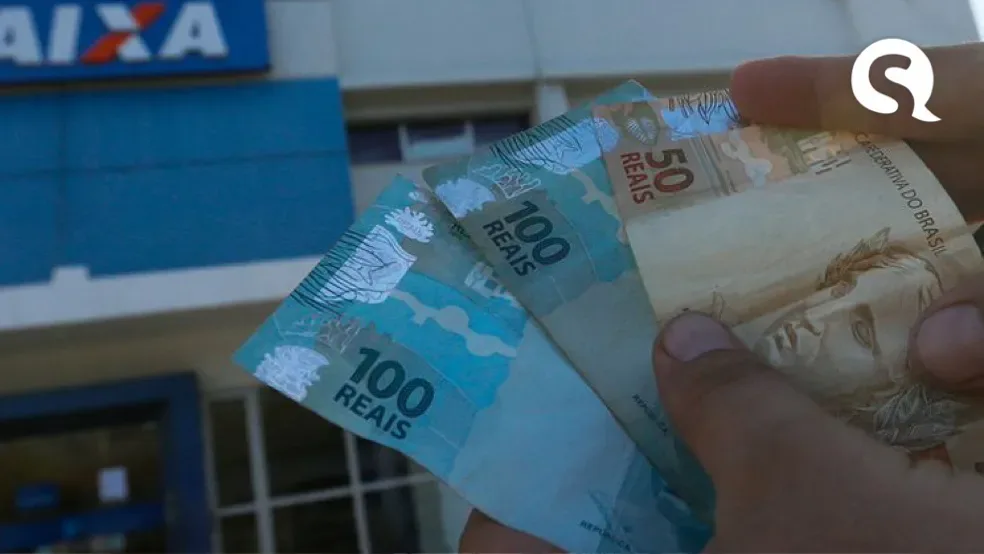Governo avalia prorrogar auxílio emergencial e adiar reforma do Bolsa Família, diz jornal