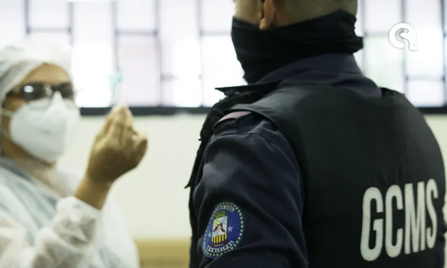 Agentes da Guarda Civil Municipal de Sobral recebem a segunda dose da vacina contra o Coronavírus