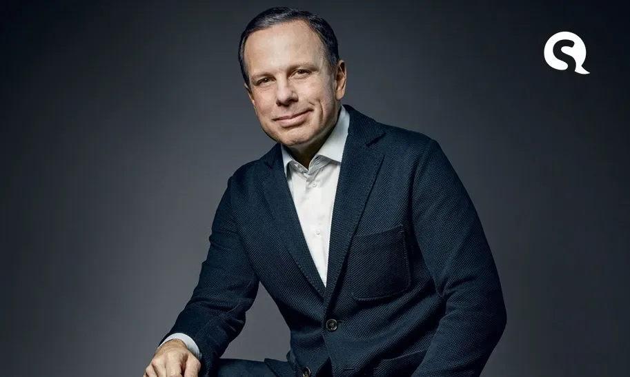 Doria é flagrado tomando sol sem máscara no Rio e vira alvo de críticas