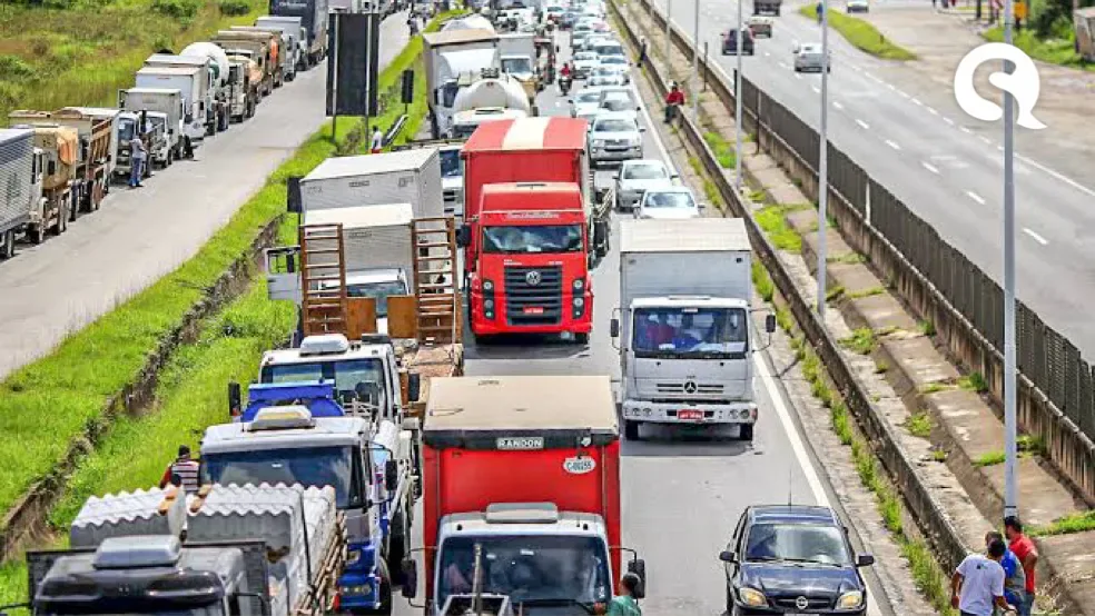 Caminhoneiros anunciam greve nacional para o próximo dia 26