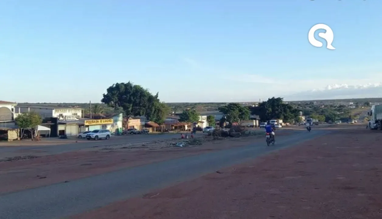 Obras de duplicação da BR-222 avançam em Tianguá, barracas e pontos às margens da rodovia são retiradas
