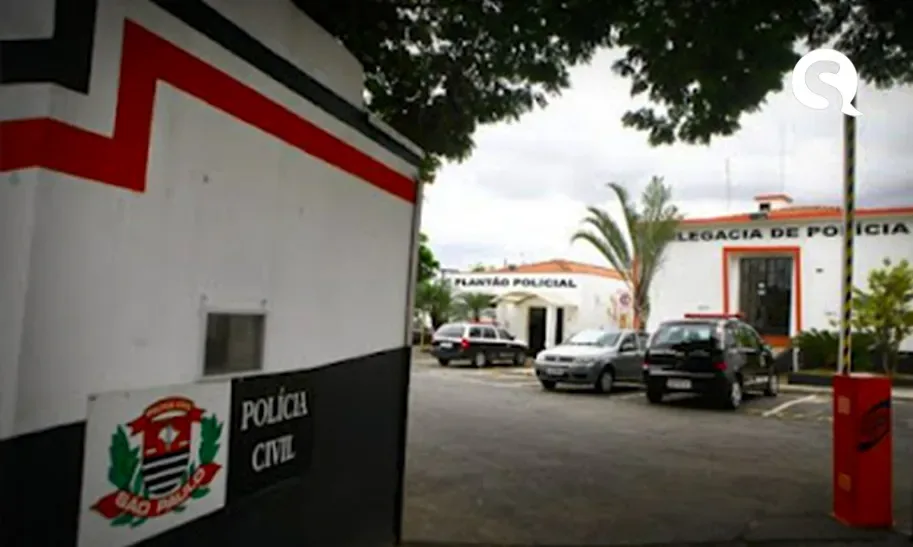 Adolescente arremessa óleo quente e ameaça mãe e avó com faca