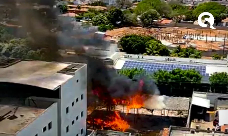 Incêndio atinge prédio abandonado no interior do Ceará