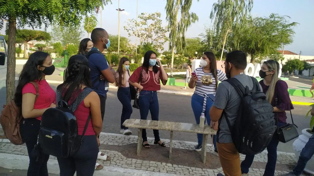 Estudantes de Groaíras reivindicam junto a prefeitura o acesso ao transporte universitário