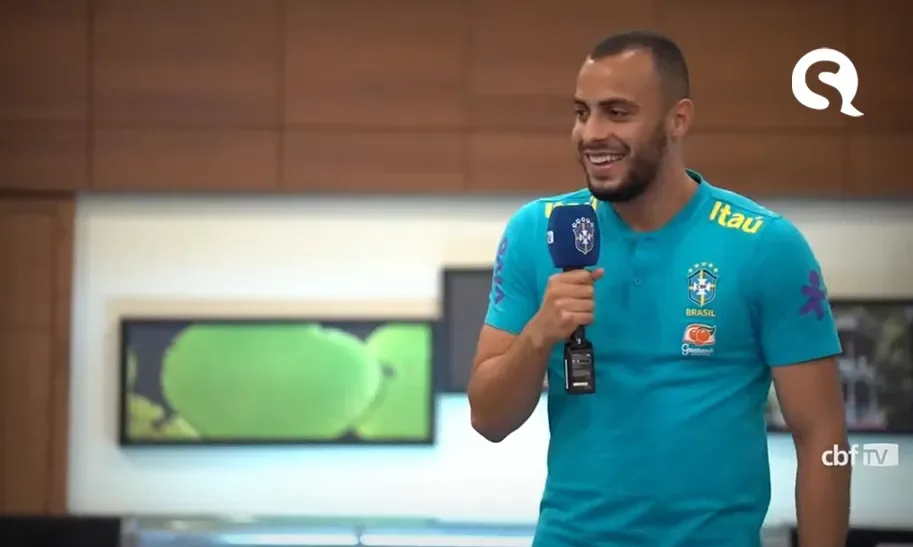 Arthur Cabral diz que Neymar é “jogador caro” no videogame e arranca gargalhadas em trote da Seleção