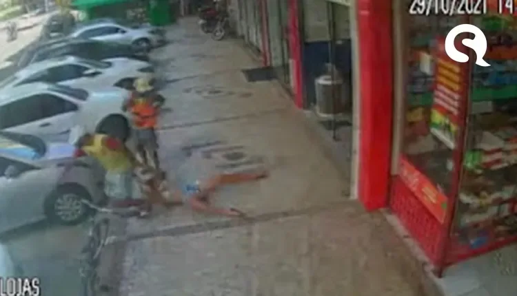 Mulher é arrastada pelos cabelos durante assalto em saída de casa lotérica no Ceará