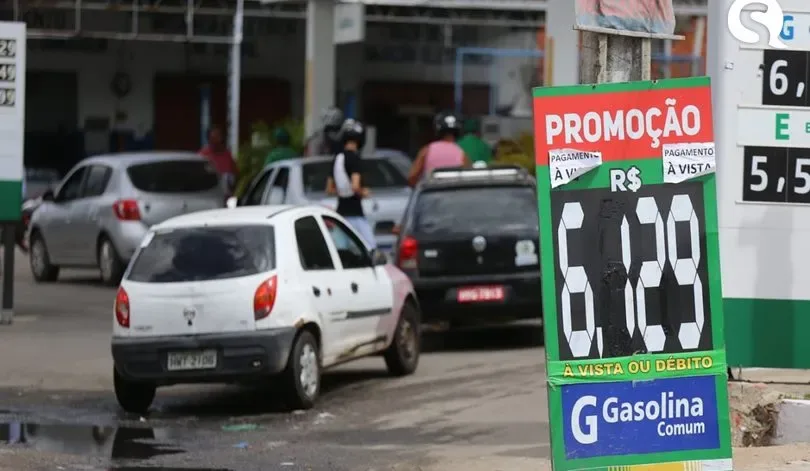 Postos fazem promoção, e gasolina cai para R$ 6,12 no Ceará; saiba onde
