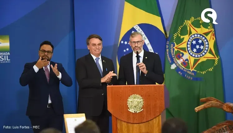 Bolsonaro nomeia Victor Godoy Veiga como novo ministro da Educação